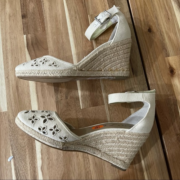 Unisa tan floral cutout pattern wedges ankle strap 9.5 - Picture 6 of 7